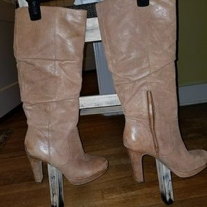 Jessica Simpson boot